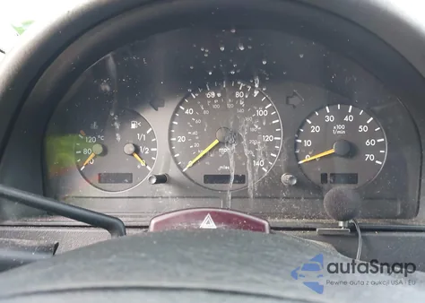 2000 Mercedes-Benz Ml 320 z USA, uszkodzony, nr VIN 4JGAB54EXYA213444